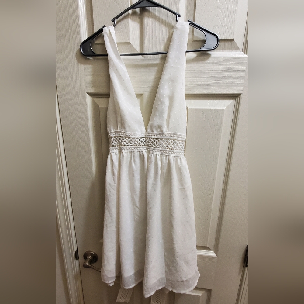 Chic White Sleeveless Dress with Lace Accents